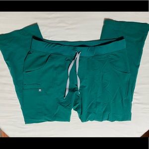 Figs Kade Cargo Scrub Pants- Hunter Green